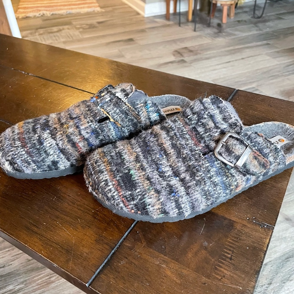 Makalu (Birkenstock look-a-likes) fuzzy boho pattern.